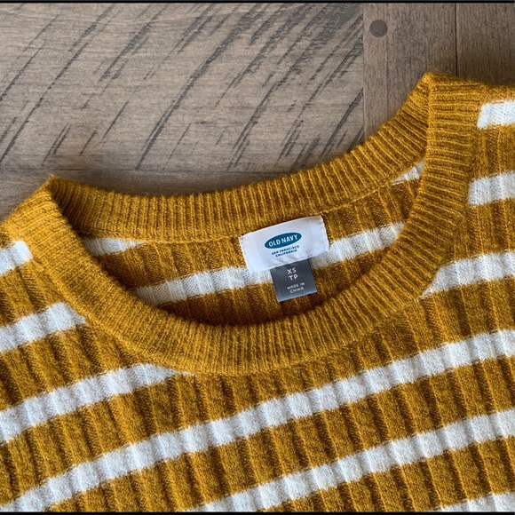 old navy crew neck sweater - Picture 2 of 4